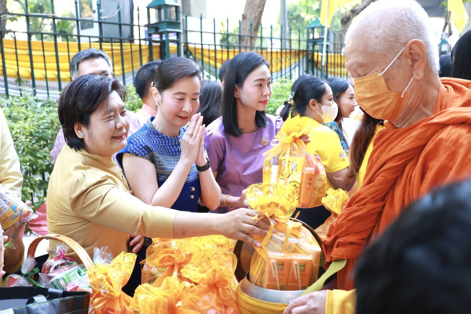 กระทรวงอุตสาหกรรม จัดพิธีทำบุญตักบาตรรับปีใหม่ 2568 เพื่อความเป็นสิริมงคล