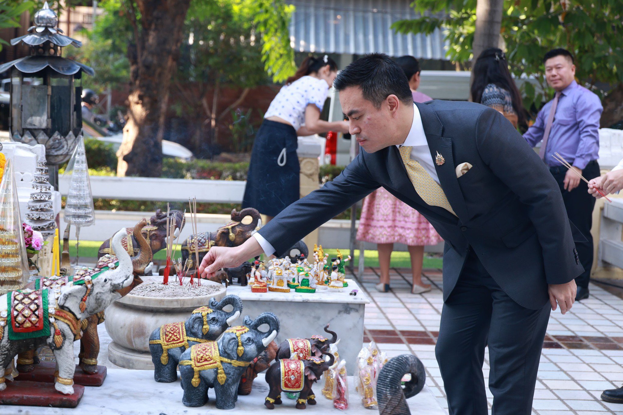 กระทรวงอุตสาหกรรม จัดพิธีทำบุญตักบาตรรับปีใหม่ 2568 เพื่อความเป็นสิริมงคล