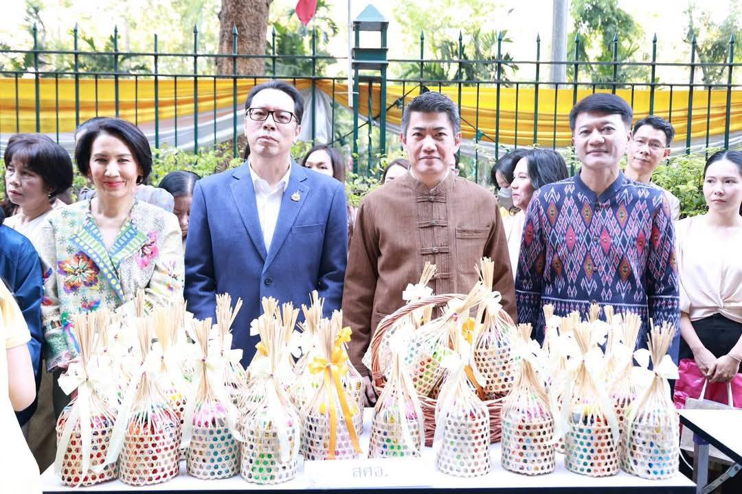 กระทรวงอุตสาหกรรม จัดพิธีทำบุญตักบาตรรับปีใหม่ 2568 เพื่อความเป็นสิริมงคล