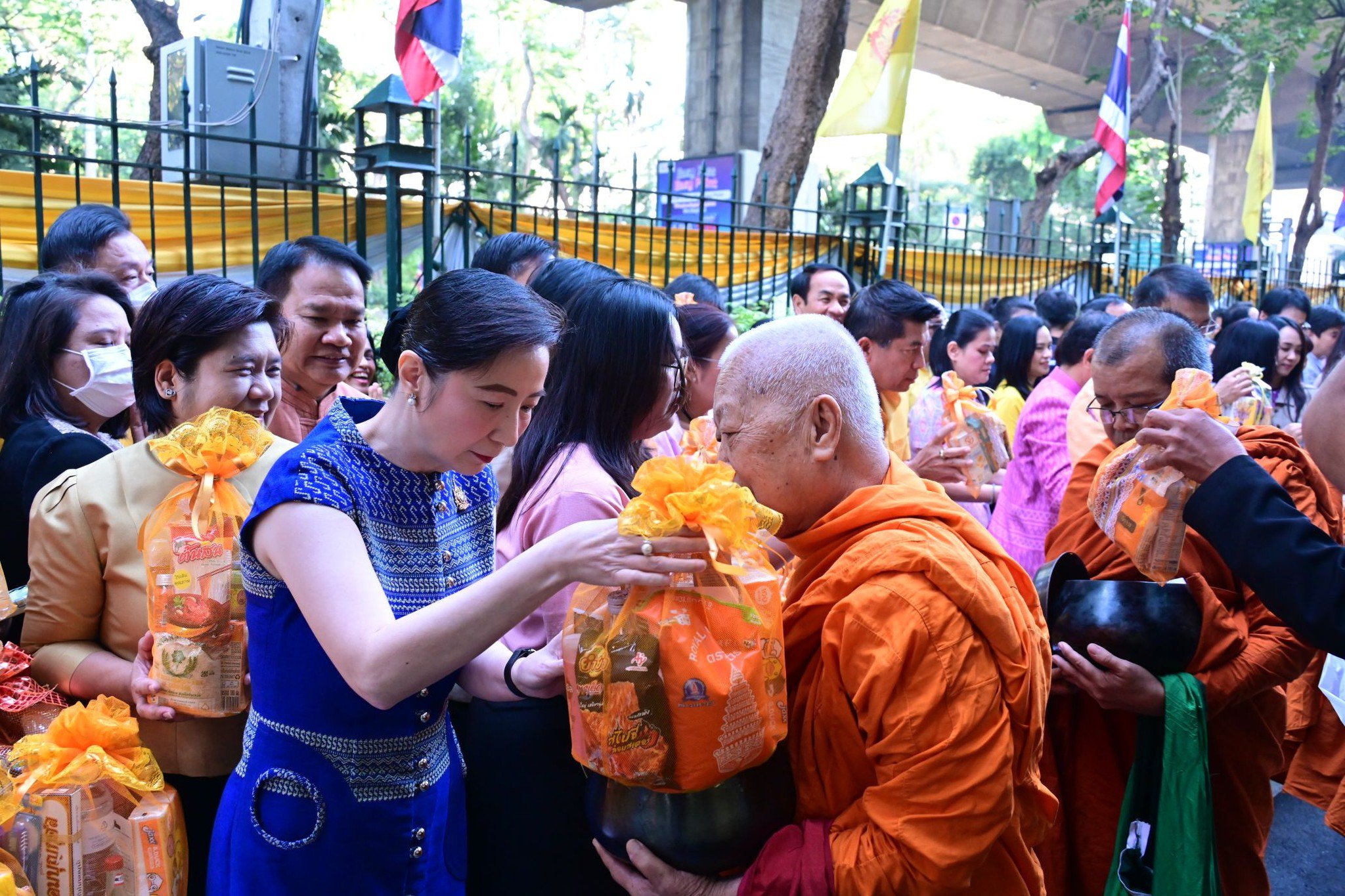 กระทรวงอุตสาหกรรม จัดพิธีทำบุญตักบาตรรับปีใหม่ 2568 เพื่อความเป็นสิริมงคล