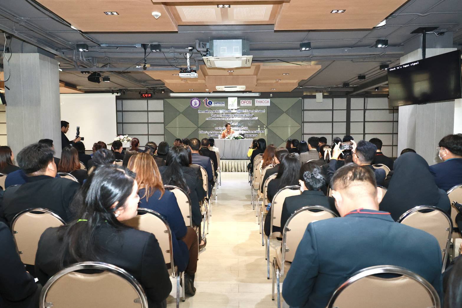 "ดีพร้อม" เดินหน้ากิจกรรม Train The Trainer ปั้นผู้สอน ส่งต่อทักษะเชฟอาหารไทยมืออาชีพสู่ชุมชน ตามนโยบาย "รมว.เอกนัฏ"