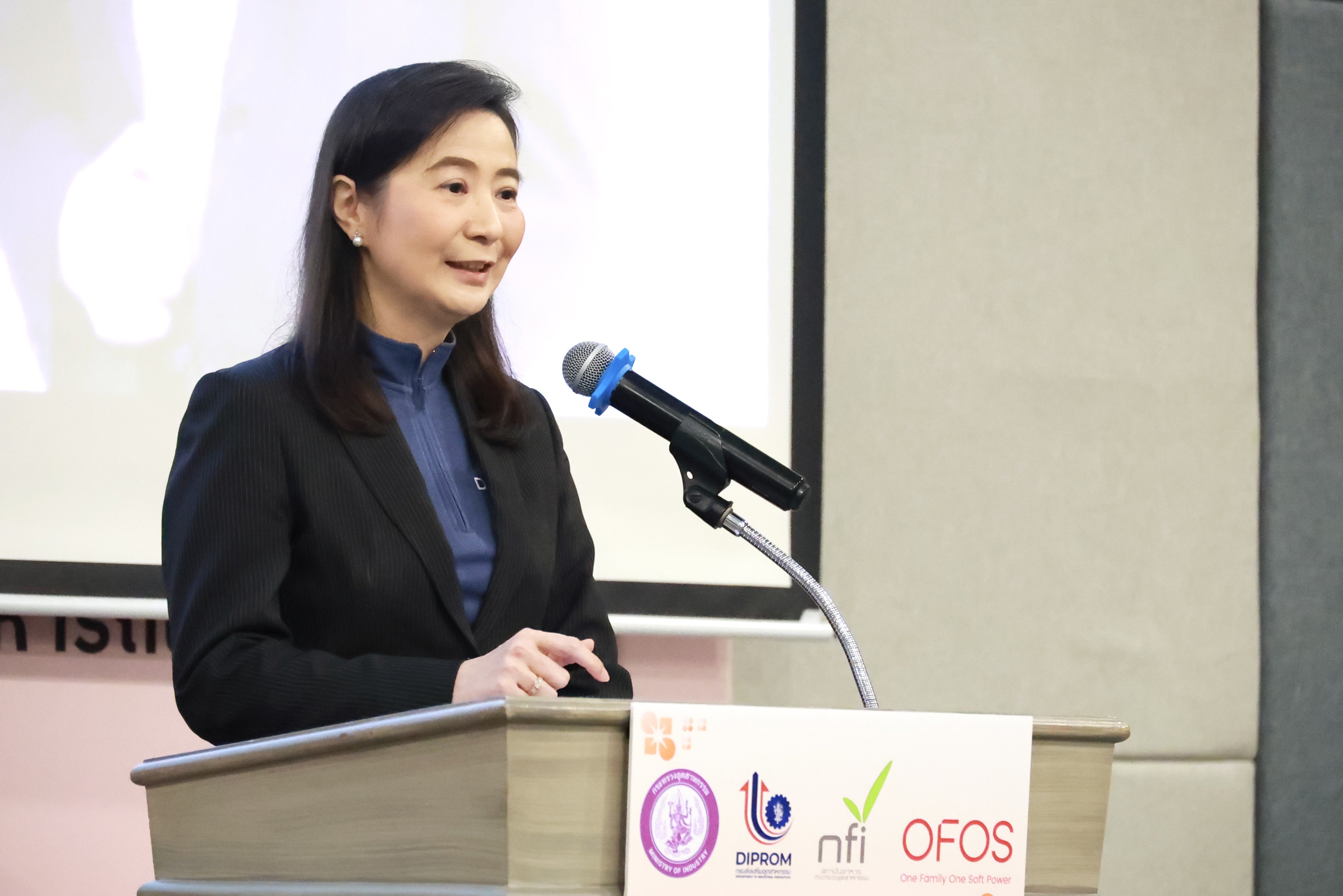 "ดีพร้อม" ดันร้านอาหารเชฟชุมชน ตอบโจทย์ซอฟต์พาวเวอร์สาขาอาหาร ด้วยการสร้างงาน สร้างรายได้ให้กับชุมชนอย่างยั่งยืน ตามนโยบาย "รมว.เอกนัฏ"