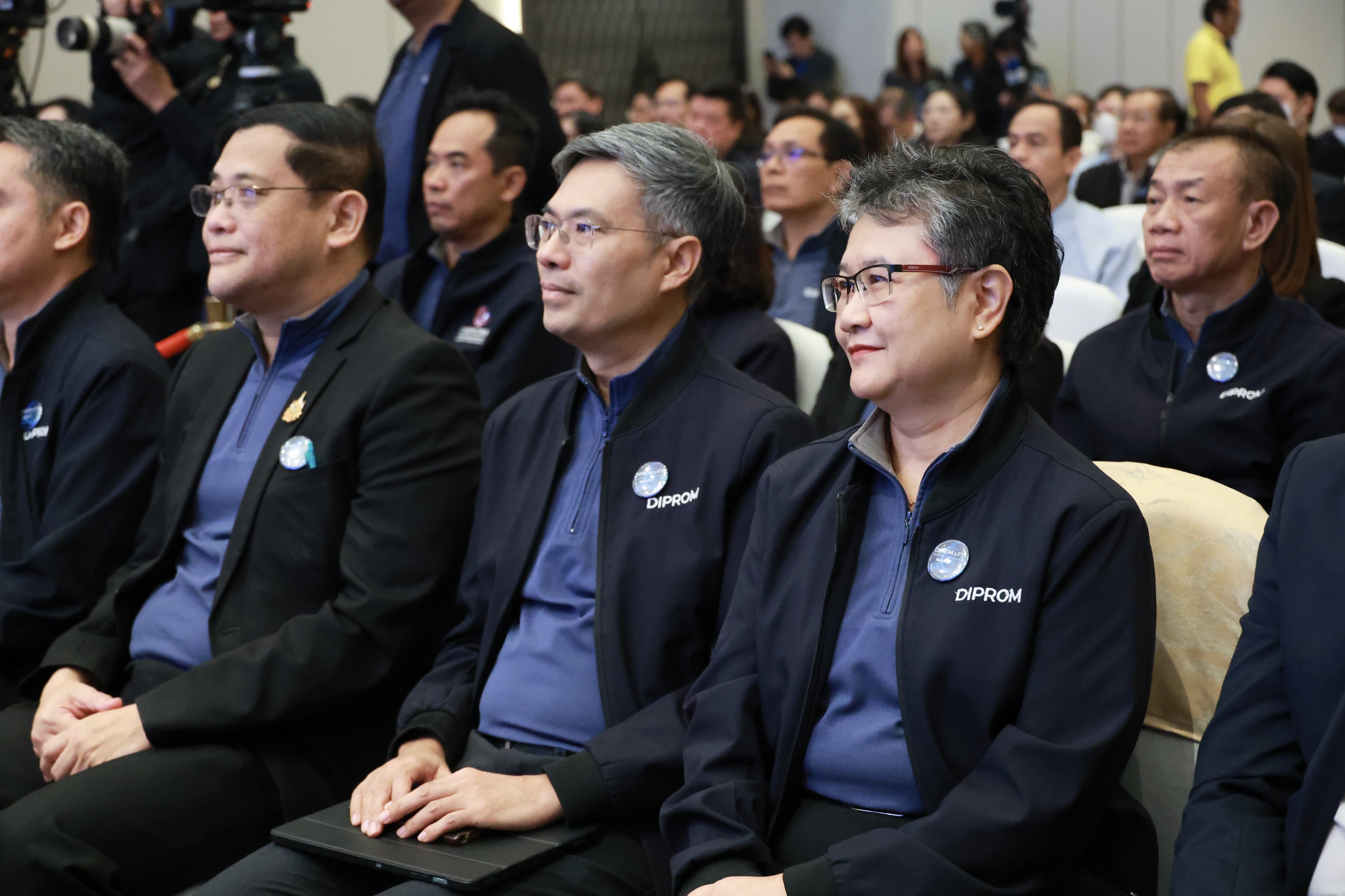 “ดีพร้อม” ขานรับนโยบาย “รมว.เอกนัฏ” มุ่งปฏิรูปอุตสาหกรรม จับมือ ส.อ.ท. ลงนาม MOU ยกระดับการพัฒนา Industry 5.0 อย่างยั่งยืน