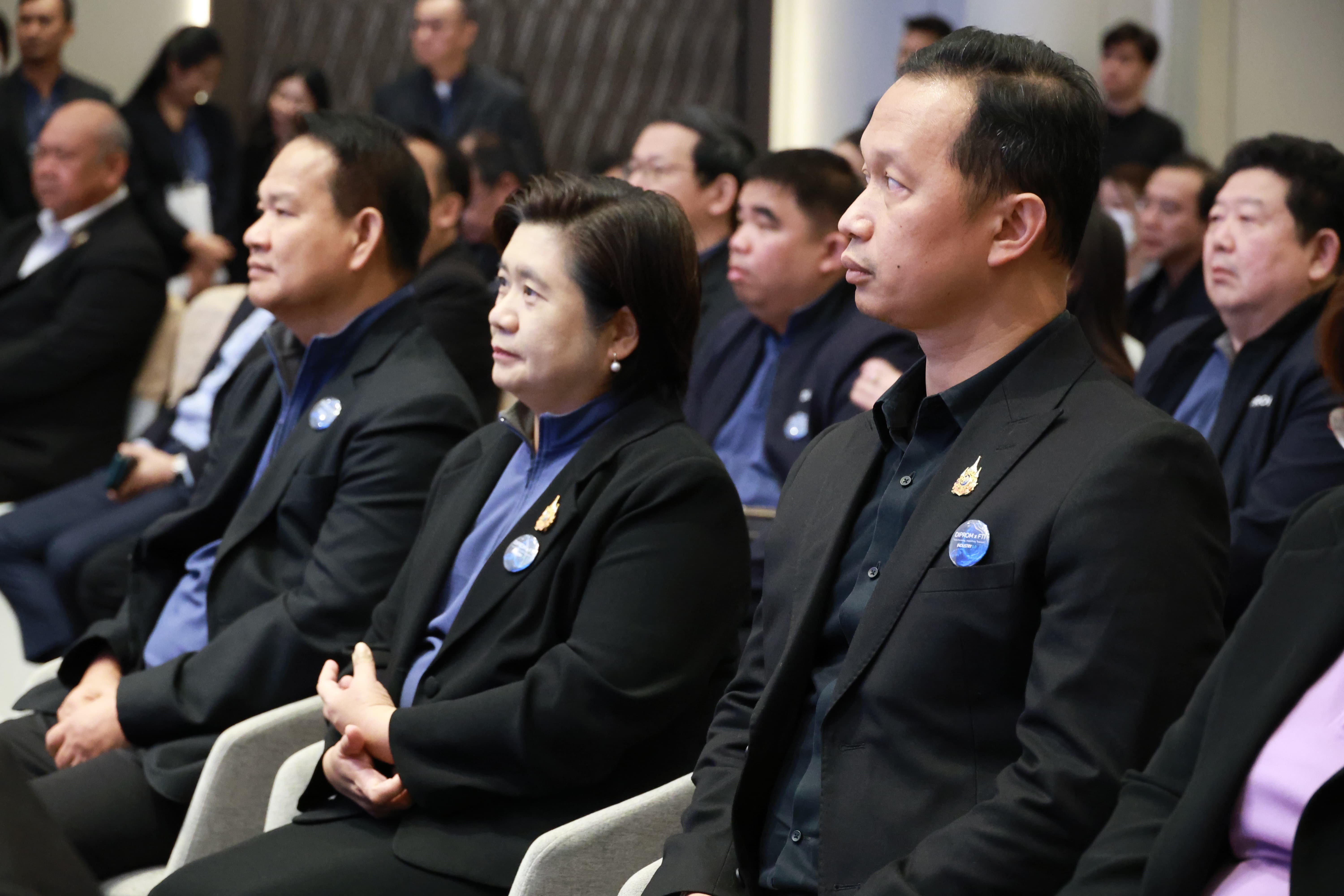 “ดีพร้อม” ขานรับนโยบาย “รมว.เอกนัฏ” มุ่งปฏิรูปอุตสาหกรรม จับมือ ส.อ.ท. ลงนาม MOU ยกระดับการพัฒนา Industry 5.0 อย่างยั่งยืน