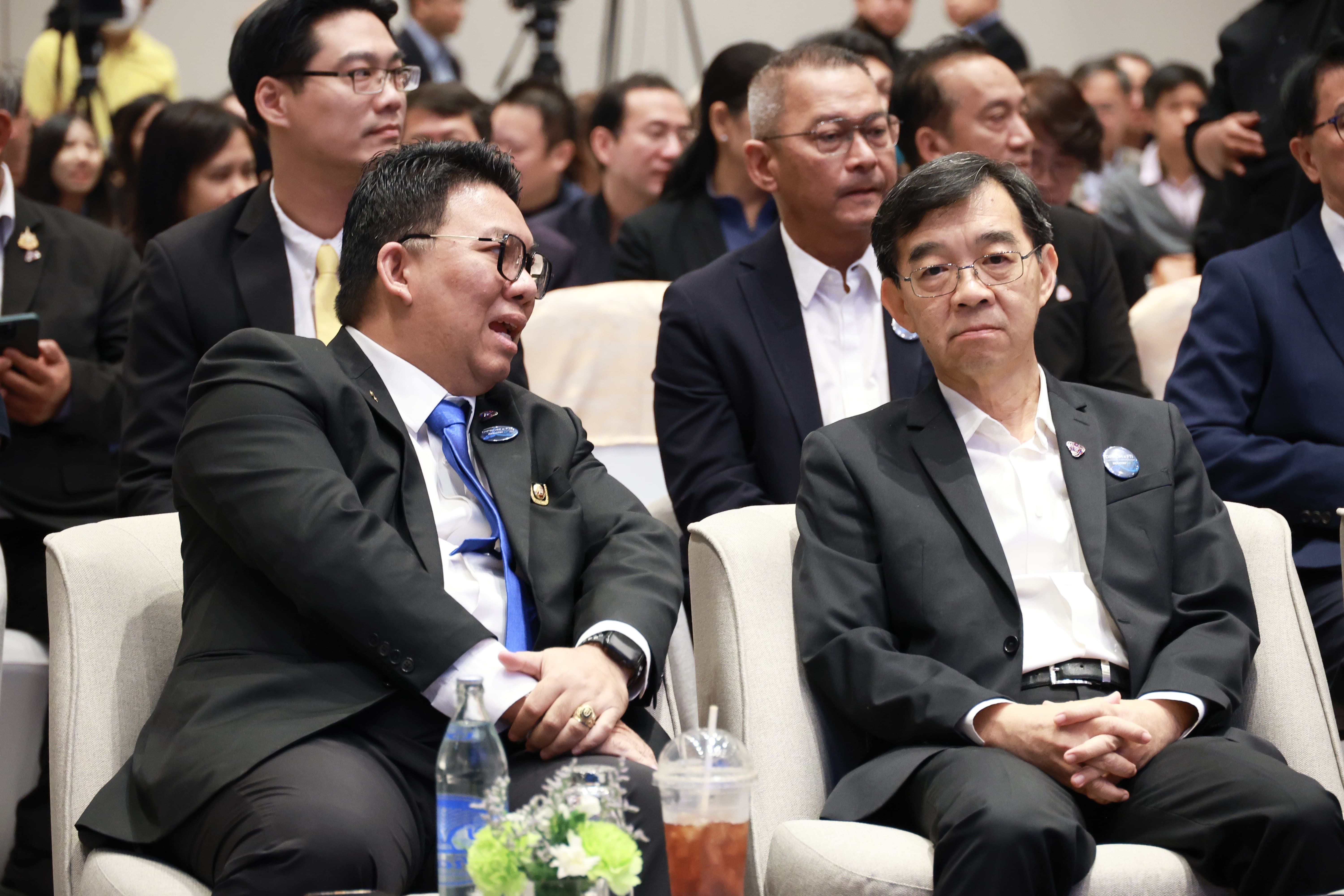 “ดีพร้อม” ขานรับนโยบาย “รมว.เอกนัฏ” มุ่งปฏิรูปอุตสาหกรรม จับมือ ส.อ.ท. ลงนาม MOU ยกระดับการพัฒนา Industry 5.0 อย่างยั่งยืน