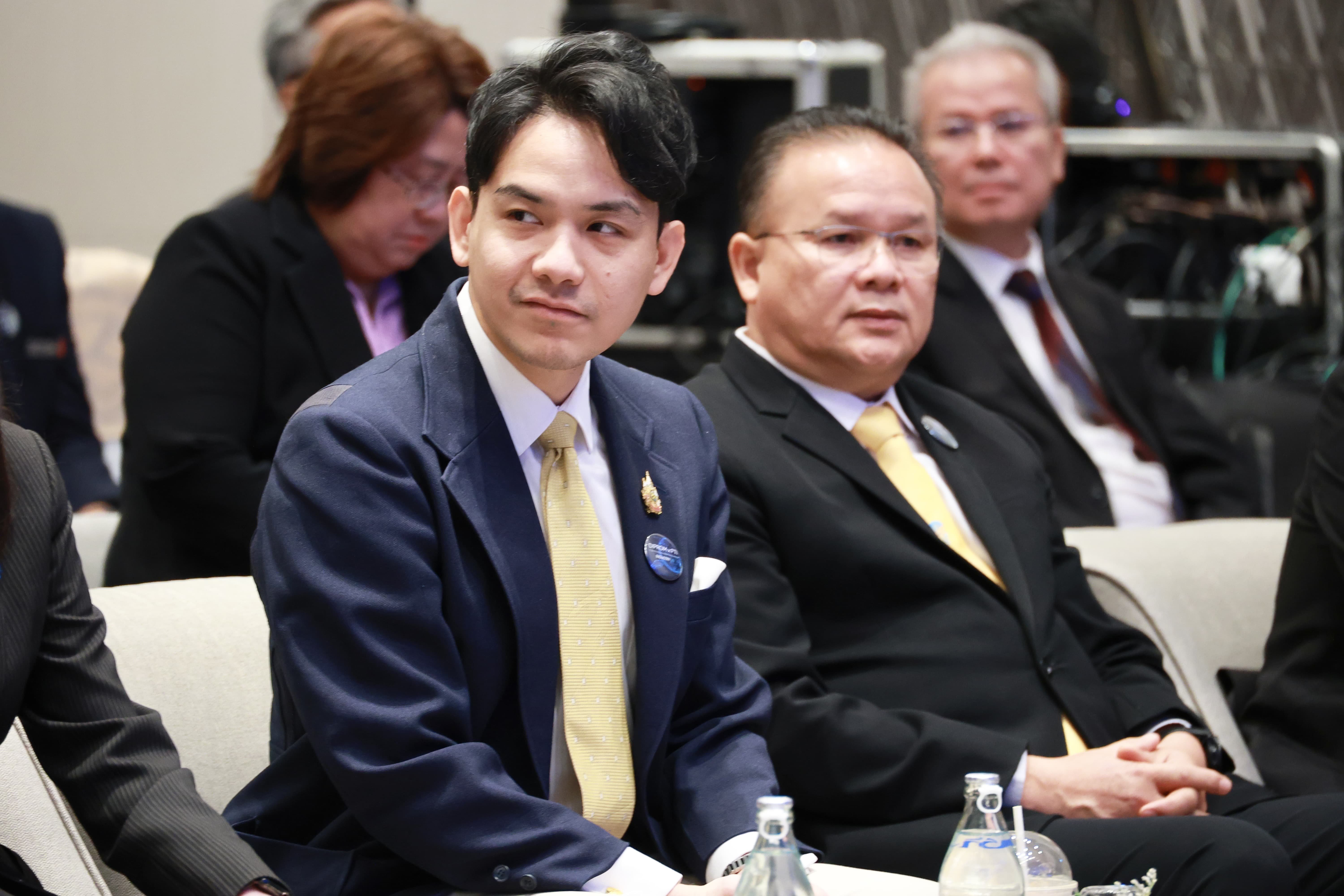 “ดีพร้อม” ขานรับนโยบาย “รมว.เอกนัฏ” มุ่งปฏิรูปอุตสาหกรรม จับมือ ส.อ.ท. ลงนาม MOU ยกระดับการพัฒนา Industry 5.0 อย่างยั่งยืน
