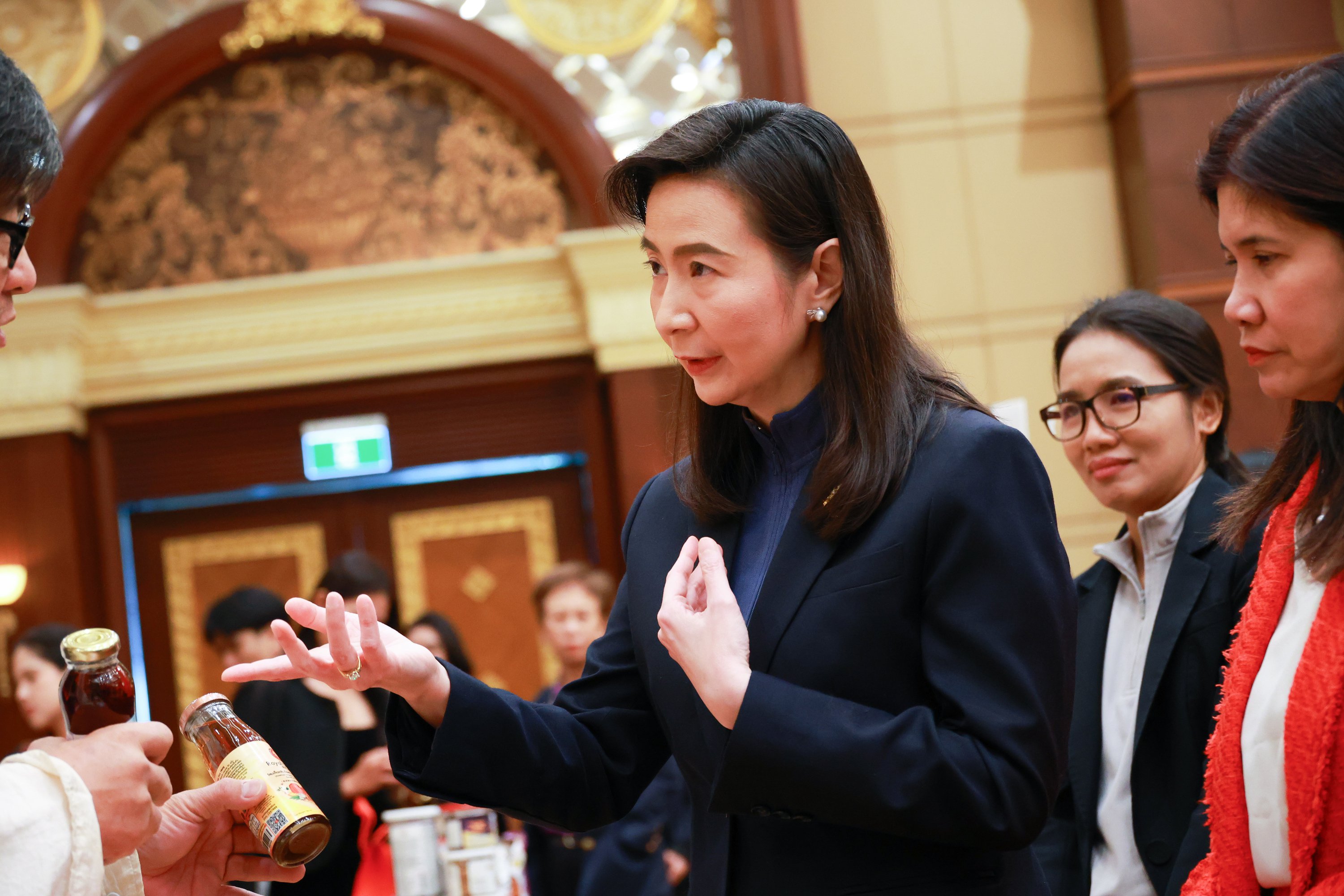 “ดีมาก????” : ดีพร้อม ปังไม่หยุด โชว์สร้างตัวตนจากผลิตภัณฑ์สินค้าชุมชน ผ่านคนสร้างเรื่อง "พลิกธุรกิจชุมชนแบบก้าวกระโดดสู่ตลาดสากล" ตามนโยบาย "รมว.เอกนัฏ"