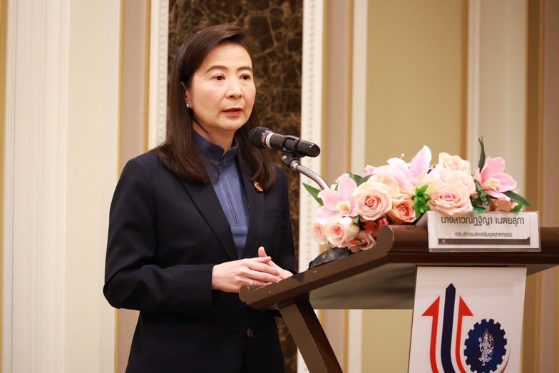 สู้! ดีพร้อม เปิดทางรอดให้อุตสาหกรรมไทย ช่วยผู้ประกอบการสู้สินค้านำเข้าจากต่างประเทศ “Designing A Business Strategy” เพื่อปรับเปลี่ยน ต่อยอดธุรกิจเดิม แตกกอธุรกิจใหม่ เสริมแกร่งตามนโยบาย "รมว.เอกนัฏ"