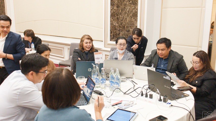 สู้! ดีพร้อม เปิดทางรอดให้อุตสาหกรรมไทย ช่วยผู้ประกอบการสู้สินค้านำเข้าจากต่างประเทศ “Designing A Business Strategy” เพื่อปรับเปลี่ยน ต่อยอดธุรกิจเดิม แตกกอธุรกิจใหม่ เสริมแกร่งตามนโยบาย "รมว.เอกนัฏ"