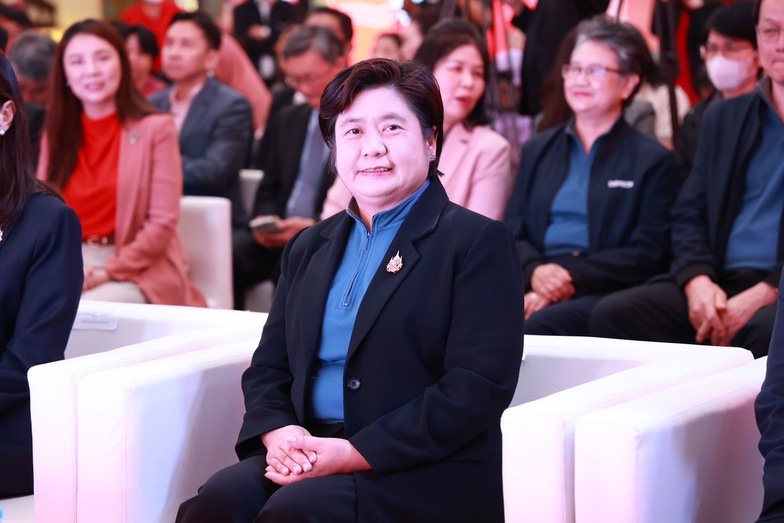 “ดีพร้อม” โชว์ผลสำเร็จผลักดันซอฟต์พาวเวอร์ไทย รับลูกต่อนโยบายเรือธง OFOS เพิ่มทักษะบุคลากรแฟชั่นไทยกว่า 2,000 คน คาดสร้างมูลค่าเพิ่มทางเศรษฐกิจกว่า 200 ล้านบาท
