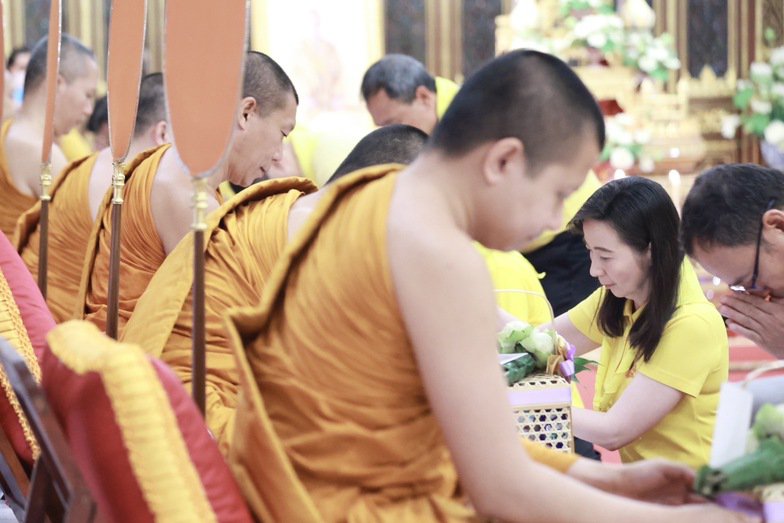จิตอาสา ก.อุตฯ ทำความดี ปรับปรุงคุณภาพน้ำในคลองรอบวัดบวรฯ น้อมถวายเพื่อเฉลิมพระเกียรติพระบาทสมเด็จพระเจ้าอยู่หัว เนื่องในโอกาสพระราชพิธีสมมงคลพระชนมายุเท่าพระบาทสมเด็จพระพุทธยอดฟ้าจุฬาโลกมหาราช