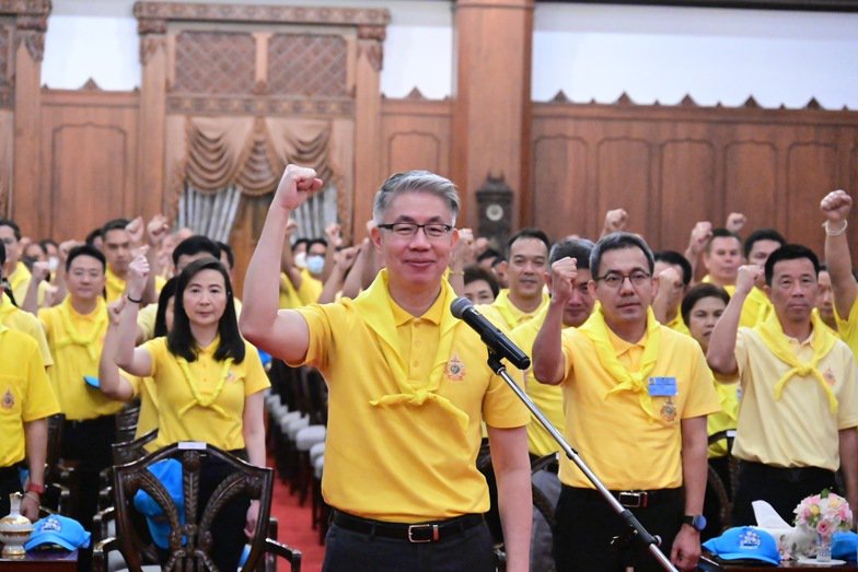จิตอาสา ก.อุตฯ ทำความดี ปรับปรุงคุณภาพน้ำในคลองรอบวัดบวรฯ น้อมถวายเพื่อเฉลิมพระเกียรติพระบาทสมเด็จพระเจ้าอยู่หัว เนื่องในโอกาสพระราชพิธีสมมงคลพระชนมายุเท่าพระบาทสมเด็จพระพุทธยอดฟ้าจุฬาโลกมหาราช