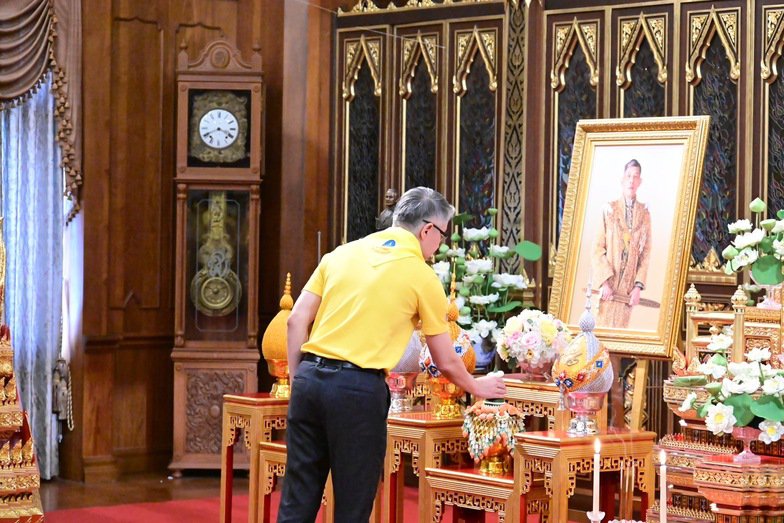 จิตอาสา ก.อุตฯ ทำความดี ปรับปรุงคุณภาพน้ำในคลองรอบวัดบวรฯ น้อมถวายเพื่อเฉลิมพระเกียรติพระบาทสมเด็จพระเจ้าอยู่หัว เนื่องในโอกาสพระราชพิธีสมมงคลพระชนมายุเท่าพระบาทสมเด็จพระพุทธยอดฟ้าจุฬาโลกมหาราช