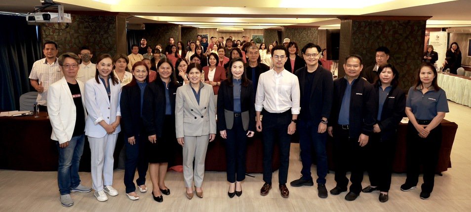 “อธิบดีณัฏฐิญา” ขับเคลื่อน “ดีพร้อมคอมมูนิตี้” ผ่านการทำ Content TikTok เสริมแกร่ง ผปก. พร้อม Pitching หาดาวเด่นอวดโฉมผ่านรายการทีวีดัง ให้ผลิตภัณฑ์ชุมชนโตไกลสู่ตลาดไทยและสากล สอดรับนโยบายปฏิรูปอุตสาหกรรมสู่เศรษฐกิจยุคใหม่ของ “รมว.เอกนัฏ”