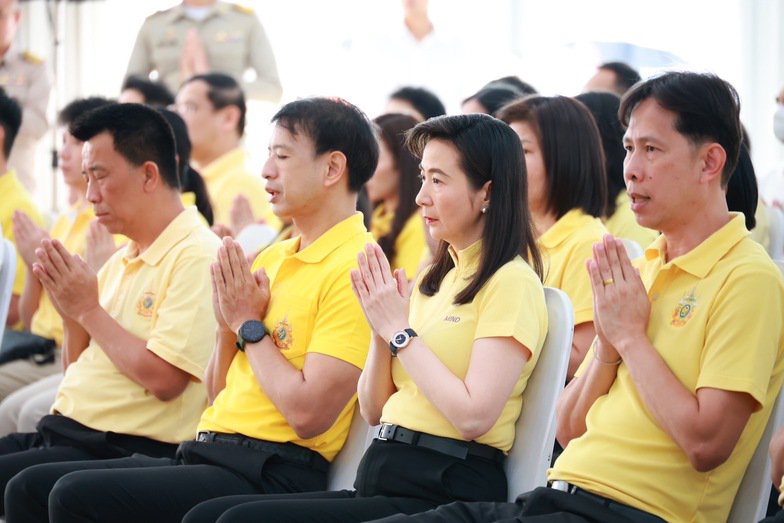กระทรวงอุตสาหกรรมร่วมพิธีเจริญพระพุทธมนต์พระบรมสารีริกธาตุ (พระเขี้ยวแก้ว) จากวัดหลิงกวง กรุงปักกิ่ง ณ มณฑลพิธีท้องสนามหลวง