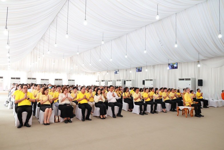 กระทรวงอุตสาหกรรมร่วมพิธีเจริญพระพุทธมนต์พระบรมสารีริกธาตุ (พระเขี้ยวแก้ว) จากวัดหลิงกวง กรุงปักกิ่ง ณ มณฑลพิธีท้องสนามหลวง