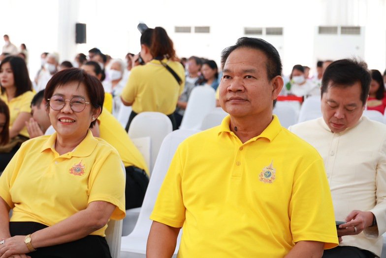 กระทรวงอุตสาหกรรมร่วมพิธีเจริญพระพุทธมนต์พระบรมสารีริกธาตุ (พระเขี้ยวแก้ว) จากวัดหลิงกวง กรุงปักกิ่ง ณ มณฑลพิธีท้องสนามหลวง