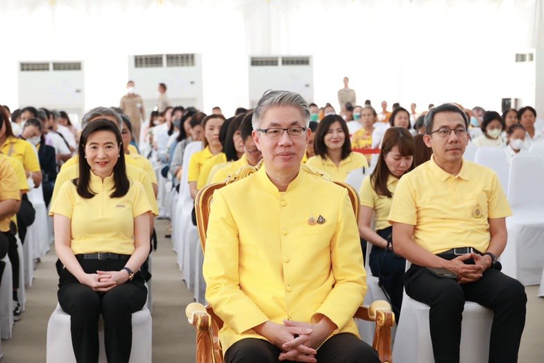กระทรวงอุตสาหกรรมร่วมพิธีเจริญพระพุทธมนต์พระบรมสารีริกธาตุ (พระเขี้ยวแก้ว) จากวัดหลิงกวง กรุงปักกิ่ง ณ มณฑลพิธีท้องสนามหลวง
