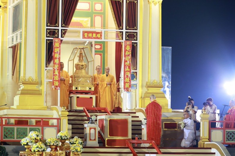พิธีอัญเชิญพระบรมสารีริกธาตุ (พระเขี้ยวแก้ว) กลับสาธารณรัฐประชาชนจีน ณ มณฑลพิธีท้องสนามหลวง