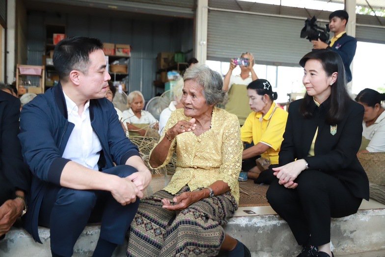 อธิบดีณัฏฐิญา นำทีมดีพร้อม ร่วมคณะ รมว.เอกนัฏ ล่องใต้ตรวจราชการ ลุยยกระดับเศรษฐกิจฐานราก เน้นตลาดนำ นวัตกรรมเสริม เพิ่มรายได้ชุมชน หวังกระตุ้น GDP ระดับพื้นที่