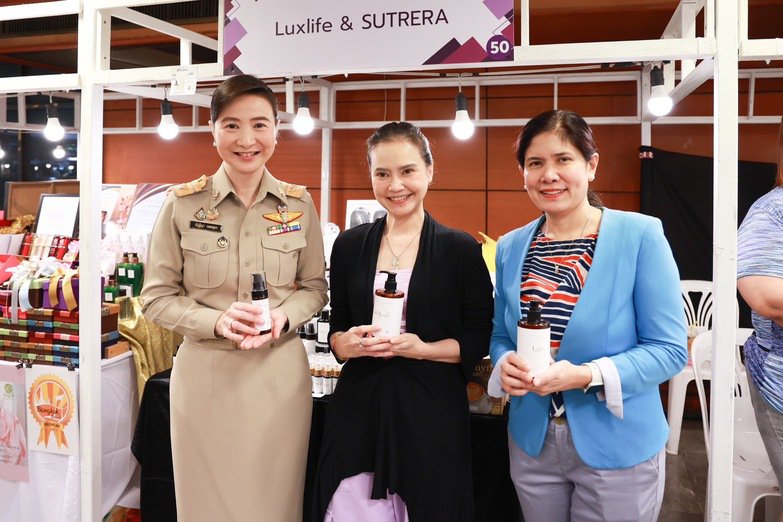 อธิบดีณัฏฐิญา ชม ช้อป ชิม ภายในงาน “เปิดครัวดีพร้อม Soft Power อาหารไทย อิ่มอร่อยที่ดีพร้อม”