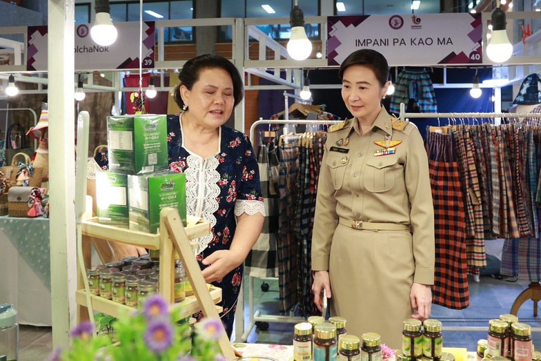 อธิบดีณัฏฐิญา ชม ช้อป ชิม ภายในงาน “เปิดครัวดีพร้อม Soft Power อาหารไทย อิ่มอร่อยที่ดีพร้อม”