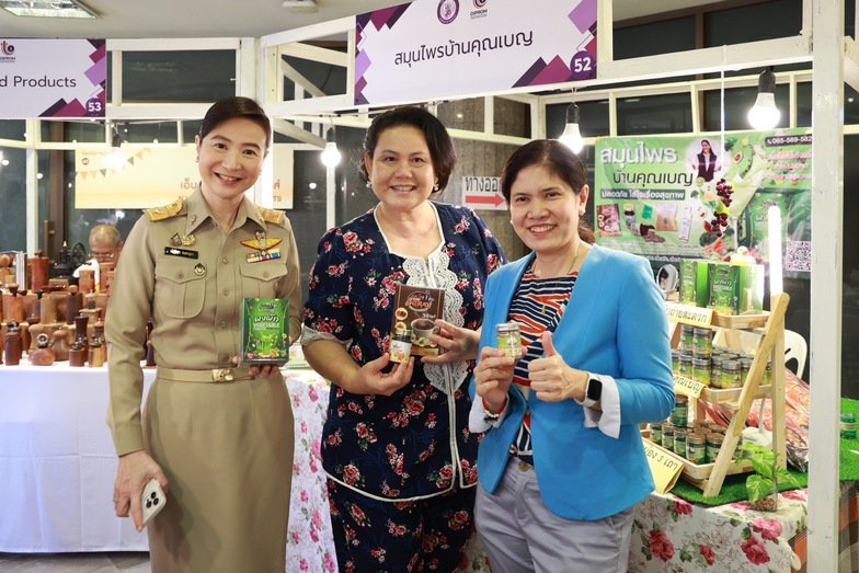 อธิบดีณัฏฐิญา ชม ช้อป ชิม ภายในงาน “เปิดครัวดีพร้อม Soft Power อาหารไทย อิ่มอร่อยที่ดีพร้อม”