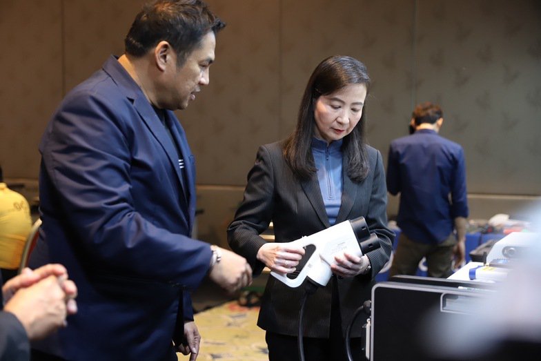 “ดีพร้อม” อัพสกิลผู้ประกอบการกลุ่มรถยนต์ EV และ โดรน เสริมแกร่งระบบซัพพลายเชน และอีโคซิสเท็ม รองรับการขยายตัวของอุตฯ ยานยนต์สมัยใหม่ มุ่งสร้างผู้ประกอบการ EV และ DRONE กว่า 170 ราย เกิดมูลค่าธุรกิจกว่า 600 ล้านบาท สอดรับนโยบาย รมว.เอกนัฏ
