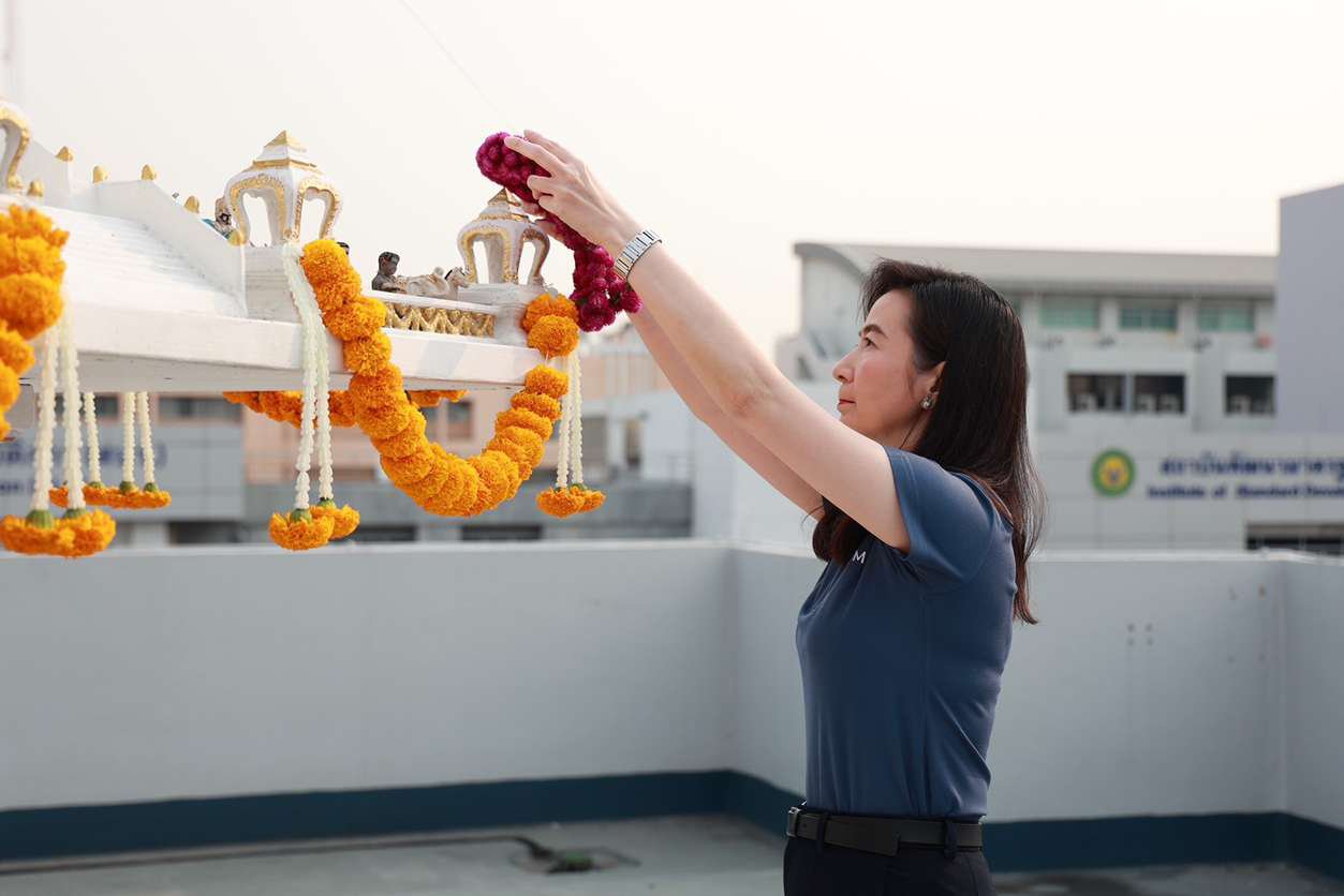 83 ปี ที่ดีพร้อม “แม่ทัพณัฏฐิญา” นำทีมผู้บริหาร ข้าราชการและบุคลลากร ร่วมบวงสรวงสักการะสิ่งศักดิ์สิทธิ์ เนื่องในวันครบรอบวันคล้ายวันสถาปนา