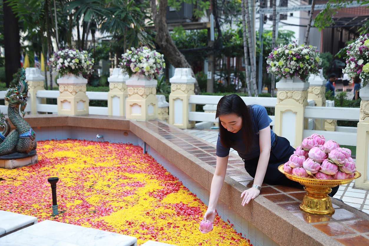 83 ปี ที่ดีพร้อม “แม่ทัพณัฏฐิญา” นำทีมผู้บริหาร ข้าราชการและบุคลลากร ร่วมบวงสรวงสักการะสิ่งศักดิ์สิทธิ์ เนื่องในวันครบรอบวันคล้ายวันสถาปนา