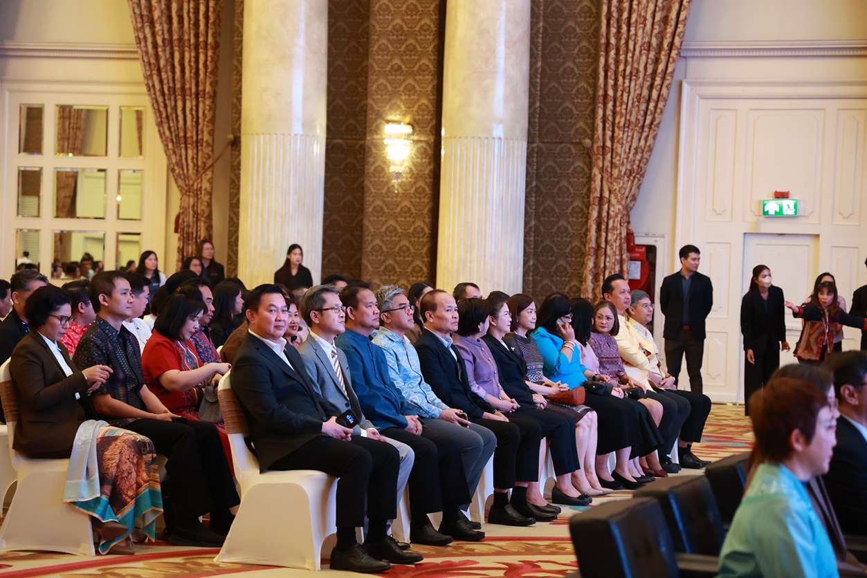  “ดีพร้อม” โชว์ผลสำเร็จขับเคลื่อนซอฟต์พาวเวอร์อาหาร ปั้นเชฟไฟแรงรุ่นแรก 1,300 คน ประดับครัวไทย พร้อมต่อยอดสู่ครัวโลก คาดสร้างมูลค่าทางเศรษฐกิจกว่า 1,500 ล้านบาท