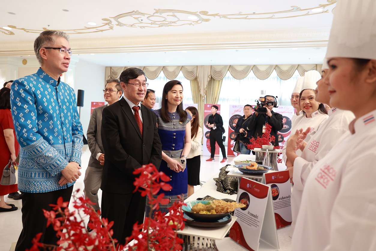  “ดีพร้อม” โชว์ผลสำเร็จขับเคลื่อนซอฟต์พาวเวอร์อาหาร ปั้นเชฟไฟแรงรุ่นแรก 1,300 คน ประดับครัวไทย พร้อมต่อยอดสู่ครัวโลก คาดสร้างมูลค่าทางเศรษฐกิจกว่า 1,500 ล้านบาท