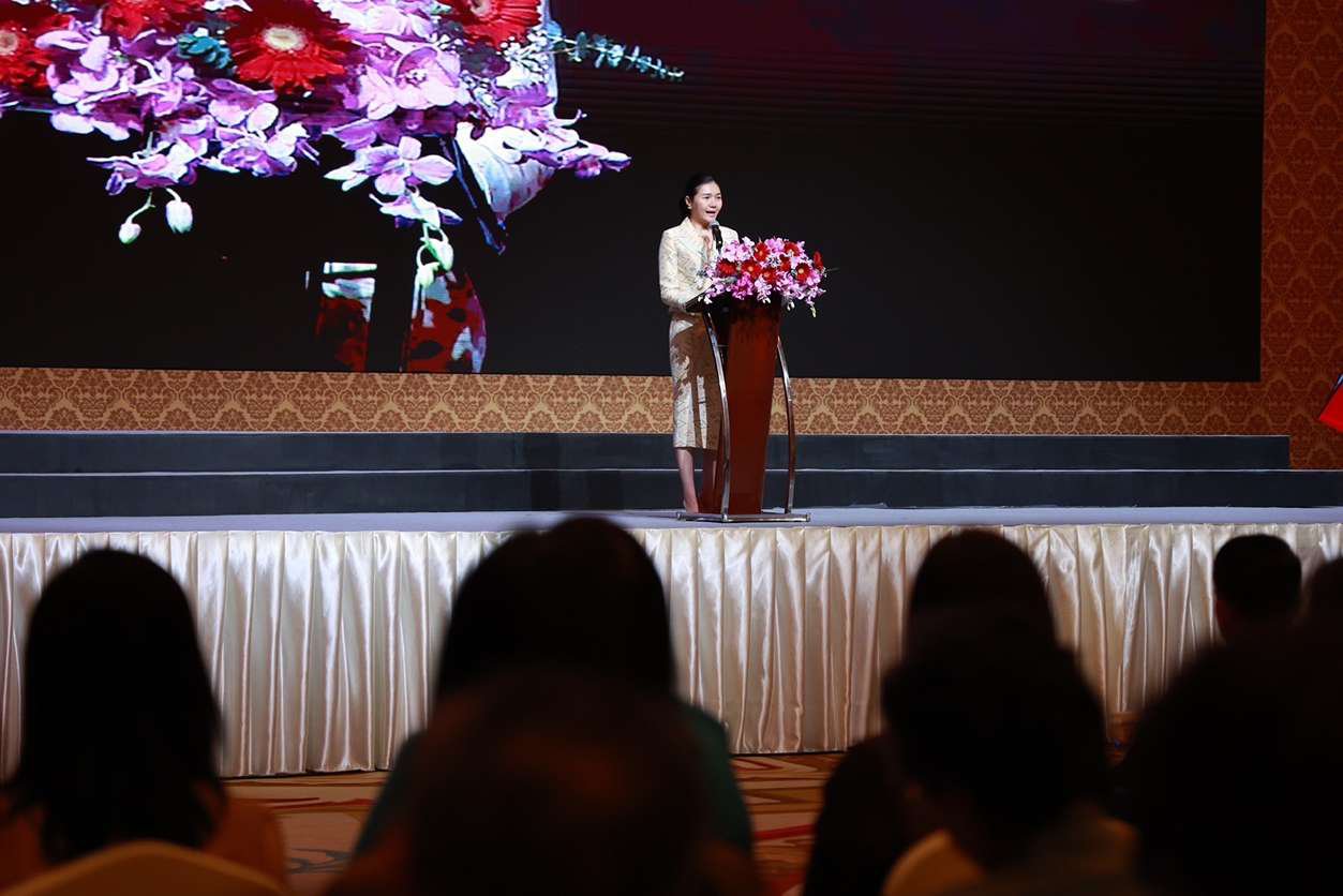  “ดีพร้อม” โชว์ผลสำเร็จขับเคลื่อนซอฟต์พาวเวอร์อาหาร ปั้นเชฟไฟแรงรุ่นแรก 1,300 คน ประดับครัวไทย พร้อมต่อยอดสู่ครัวโลก คาดสร้างมูลค่าทางเศรษฐกิจกว่า 1,500 ล้านบาท
