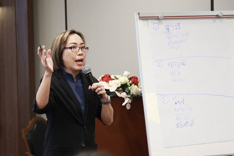 "ดีพร้อม" เสริมความรู้บุคลากรด้านการบริหาร ผลิต ตลาด บัญชี เพื่อวินิจฉัยสถานประกอบการ แก้ปัญหาได้ตรงจุด พร้อมยกระดับผู้ประกอบการ สอดรับนโยบาย รมว. เอกนัฏ