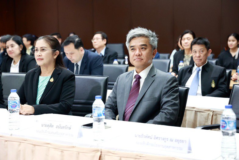 “ดีพร้อม” ร่วมเป็นสักขีพยานพิธี MOU ระหว่างสำนักงานปลัดกระทรวงกลาโหมและสถาบันยานยนต์ พร้อมผลักดัน SMEs เป็นส่วนหนึ่งของอุตสาหกรรมป้องกันประเทศ ตามแนวนโยบายรมว.เอกนัฏ