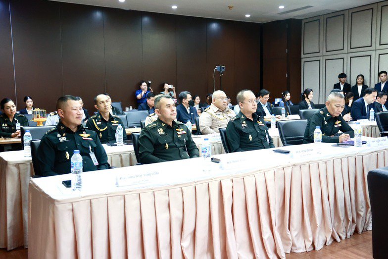 “ดีพร้อม” ร่วมเป็นสักขีพยานพิธี MOU ระหว่างสำนักงานปลัดกระทรวงกลาโหมและสถาบันยานยนต์ พร้อมผลักดัน SMEs เป็นส่วนหนึ่งของอุตสาหกรรมป้องกันประเทศ ตามแนวนโยบายรมว.เอกนัฏ