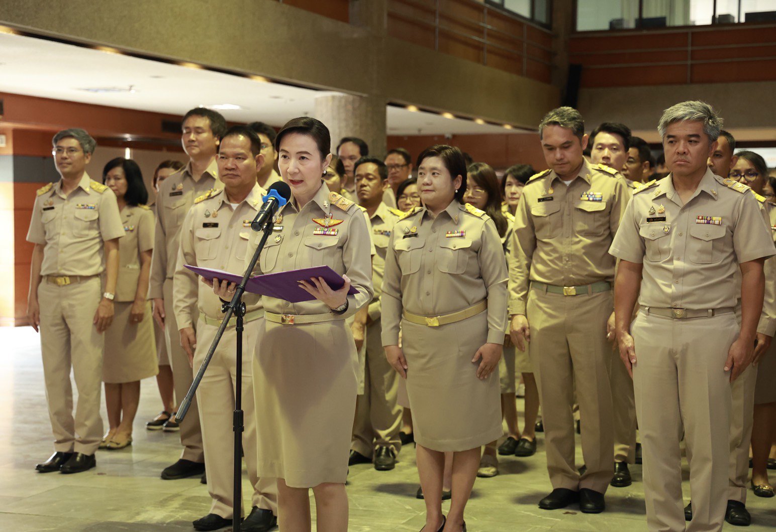 “อธิบดีณัฏฐิญา” นำคณะผู้บริหาร ข้าราชการ และพนักงานของดีพร้อม ปฏิญาณตนเป็นข้าราชการที่ดีและพลังของแผ่นดิน เนื่องในวันข้าราชการพลเรือน 1 เมษายน พร้อมเน้นย้ำ เป็นคนดี คนเก่ง และมีคุณธรรม
