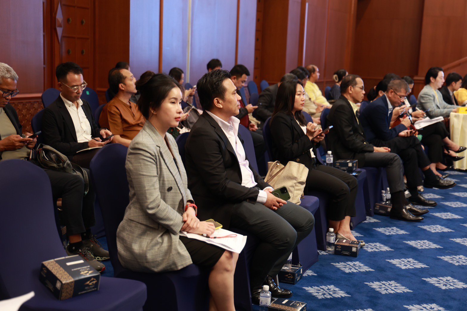“ดีพร้อม” ร่วมประชุมคณะกรรมการพัฒนาซอฟต์พาวเวอร์ ครั้งที่ 3/2568 เตรียมแผนการดำเนินงานขับเคลื่อนซอฟต์พาวเวอร์สาขาแฟชั่นและอาหาร ปีงบประมาณ 68 เน้นสร้างรายได้และเพิ่มมูลค่าทางเศรษฐกิจ ตามนโยบาย รมว.เอกนัฏ