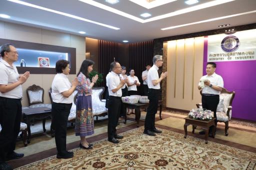 “อธิบดีณัฏฐิญา” ร่วมสืบสานวัฒนธรรมประเพณีสงกรานต์ปี 69 รดน้ำขอพร รมว.วราวุธ พร้อมทำงานตามแนวทาง “อุตสาหกรรมหนึ่งเดียว”