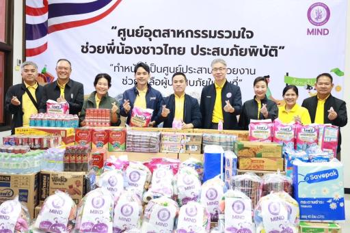 “รัฐมนตรีขิง” นำทัพ กระทรวงอุตฯ ผนึกกำลัง ”ดีพร้อม“ บินตรงเมืองอุบลฯ เยี่ยมศูนย์อุตสาหกรรมรวมใจฯ ณ DIPROM Center 7 จัดหาสิ่งของจำเป็น พร้อมถุงยังชีพให้ประชาชน มีที่นอน หมอน มุ้ง เน้นย้ำ อุตฯ เป็น “กองหลัง” ซัพพอร์ตกองทัพและประชาชนอย่างเต็มที่