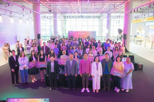 “ดีพร้อม” เดินหน้านโยบาย “รมว.เอกนัฏ” มอบ “รองสุรพล” ผลักดันรางวัล DIPROM Soft Power Beyond Border ขับเคลื่อนซอฟต์พาวเวอร์ หนุนแฟชั่นไทยใช้ภูมิปัญญาท้องถิ่น สร้างอัตลักษณ์ เสริมแกร่งเอสเอ็มอีสู่เวทีโลก ดันเศรษฐกิจโตกว่า 20 ล้านบาท