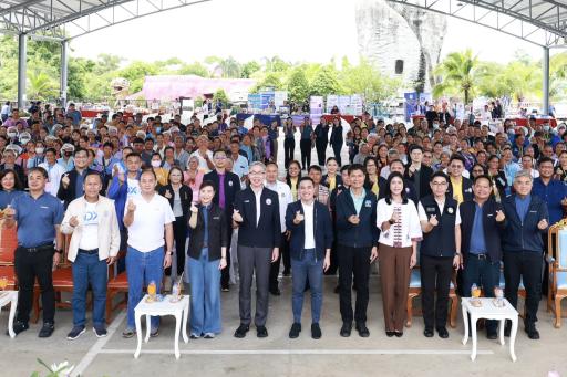 ”รัฐมนตรีเอกนัฏ“ ลงพื้นที่ชัยภูมิ มอบ “ดีพร้อม” สร้างอาชีพ เสริมรายได้ กระตุ้นเศรษฐกิจชุมชนเทพสถิต ภายใต้ DIPROM Community ให้ยั่งยืน