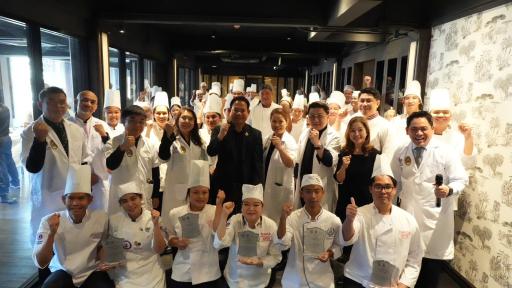 “รองอธิบดีสุรพล” ชื่นชมและแสดงความยินดีสุดยอดเชฟที่ผ่านการคัดสรรจาก 5 ภูมิภาคทั่วประเทศ โชว์ศักยภาพความคิดสร้างสรรค์ ถ่ายทอดเสน่ห์และแสดงพลังของอาหารไทย สร้างรายได้ กระตุ้นเศรษฐกิจให้เติบโต