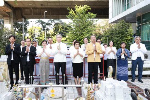 กระทรวงอุตสาหกรรม ทำบุญตักบาตร-สักการะพระนารายณ์ เสริมสิริมงคลรับปีม้า 2569